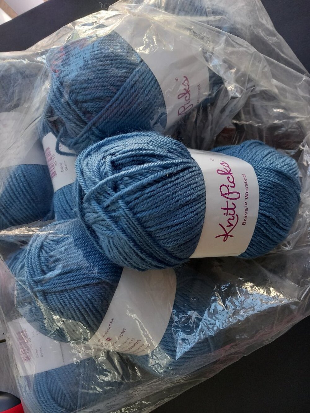 Knit Picks Brava Worsted Color 'Denim' Blue 6 skiens (218 yards each)